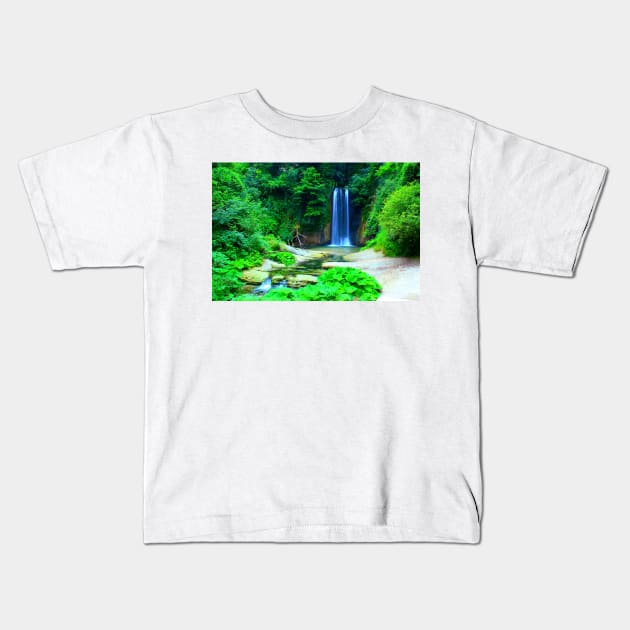 Long-exposure shot of Cascata dell'Antico Mulino in Sarnano Kids T-Shirt by KristinaDrozd